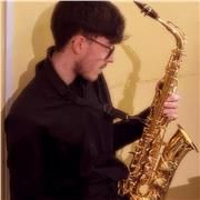 Frequentato il Liceo Musicale e Studente presso il Conservatorio San Pietro a Majella di Napoli